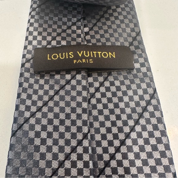 Louis Vuitton 100% Silk Tie Checkered Gray Silver Metallic Shimmer LV Logo Italy - Picture 7 of 15